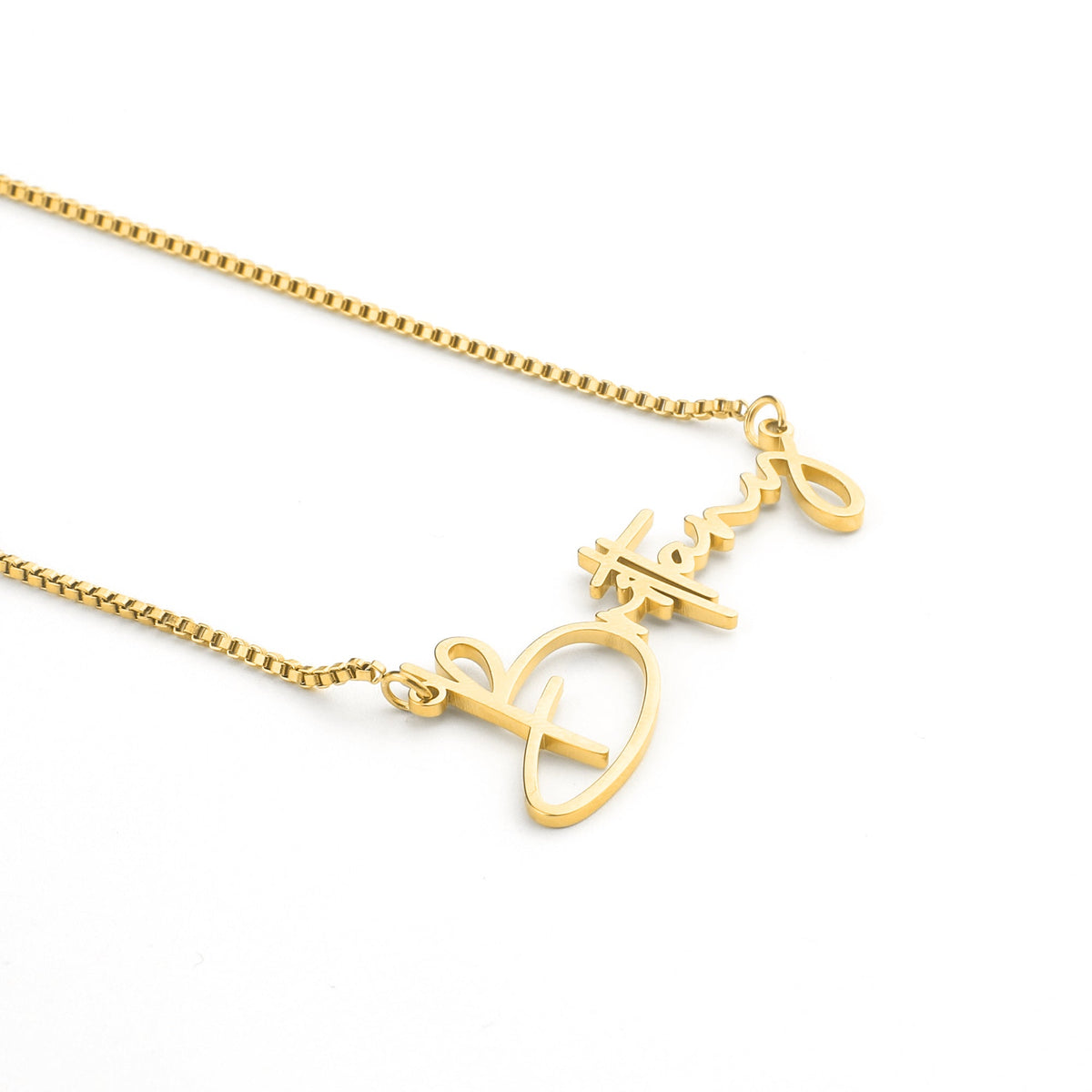 Collar con nombre moderno
