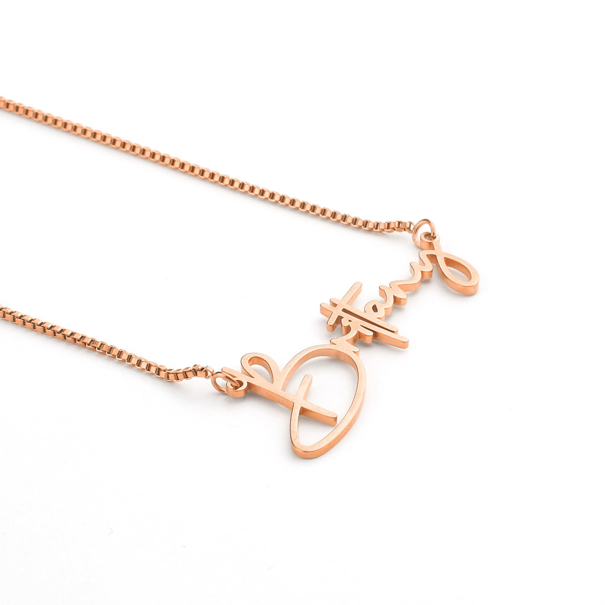 Collar con nombre moderno