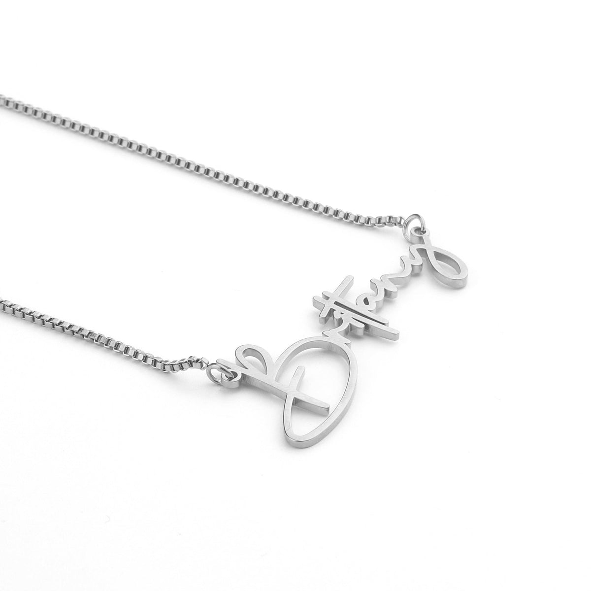 Collar con nombre moderno