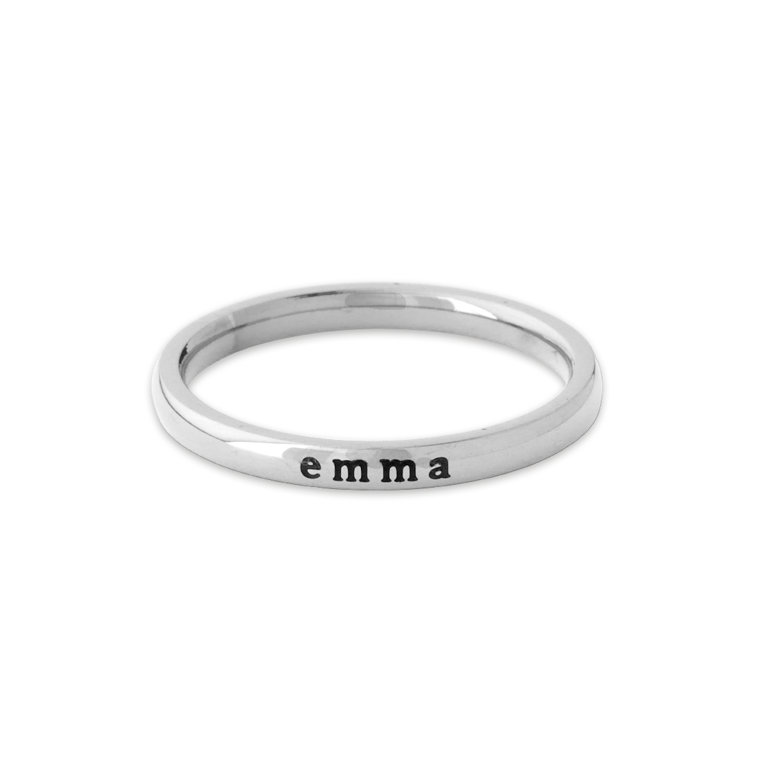 Anillo fino apilable personalizado con nombre