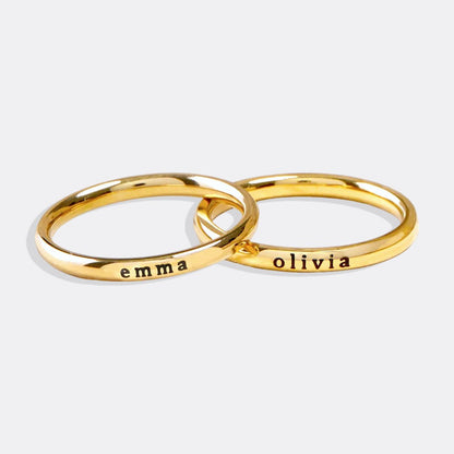 Anillo fino apilable personalizado con nombre