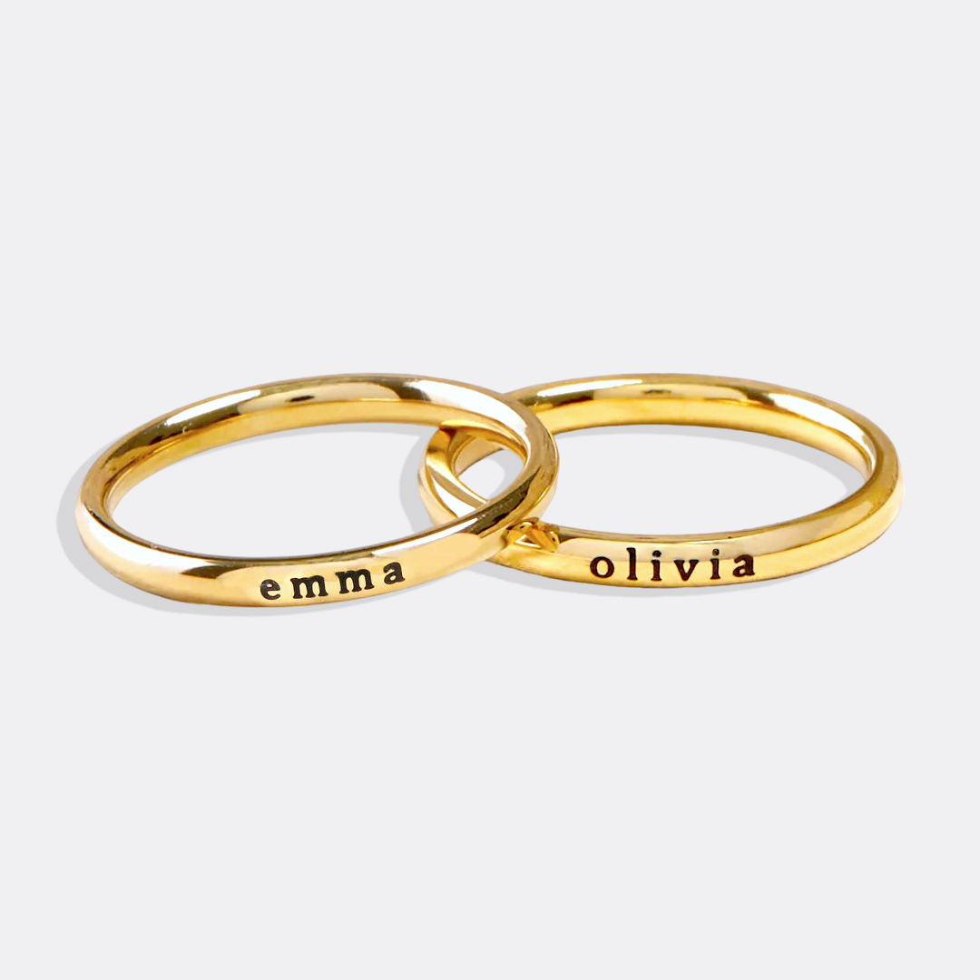 Anillo fino apilable personalizado con nombre
