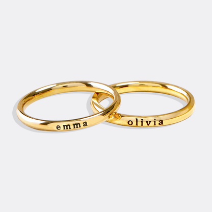 Anillo fino apilable personalizado con nombre