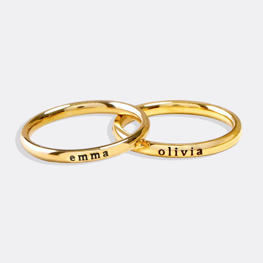 Anillo fino apilable personalizado con nombre