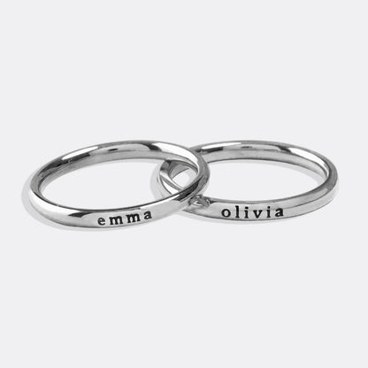 Anillo fino apilable personalizado con nombre