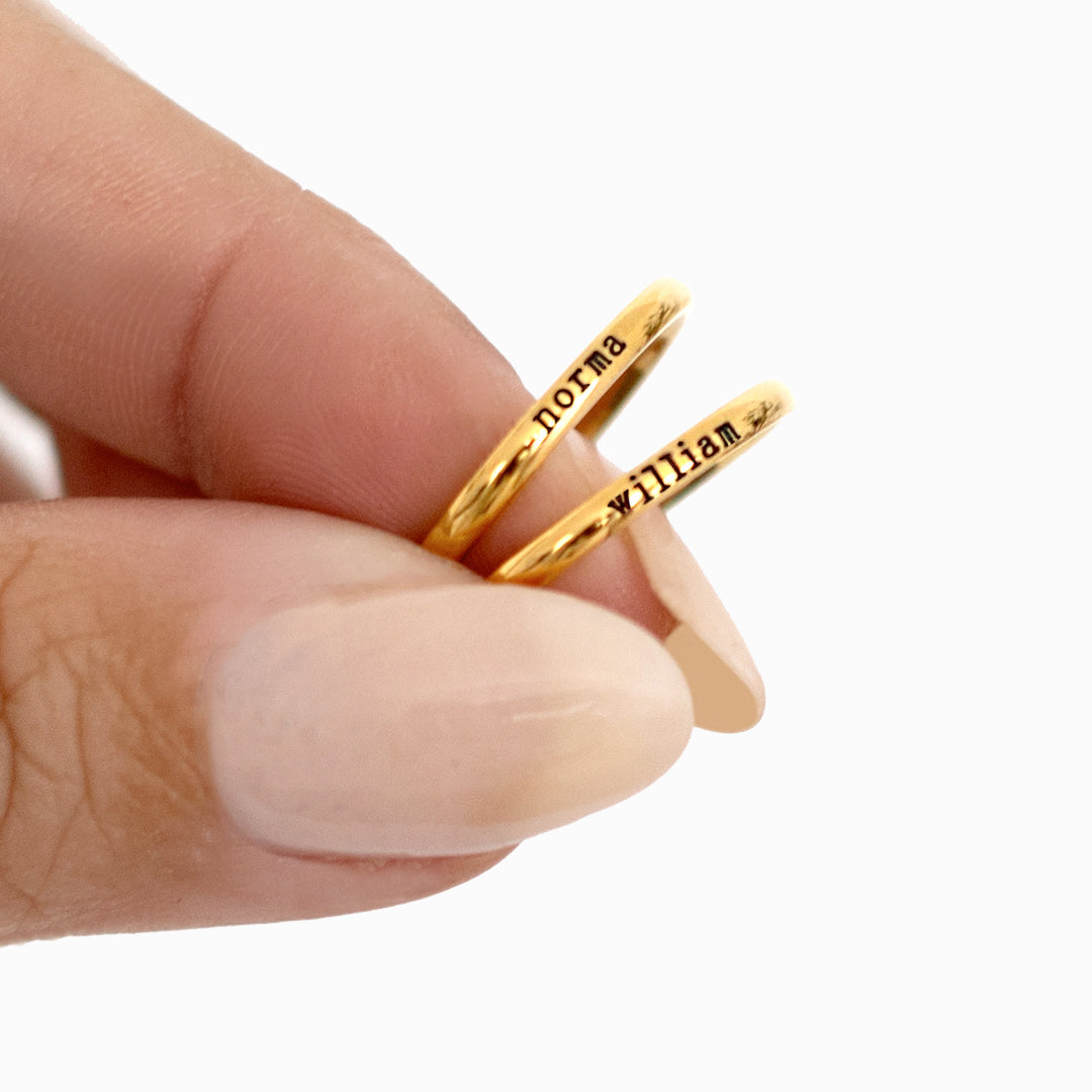 Anillo fino apilable personalizado con nombre