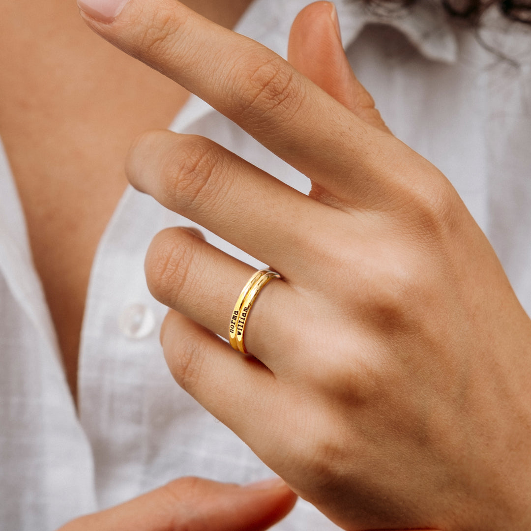 Anillo fino apilable personalizado con nombre