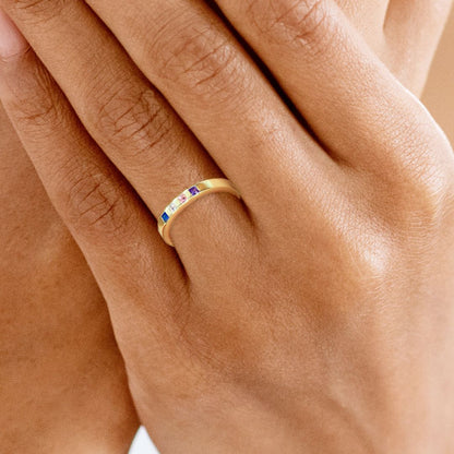 Anillo con piedras de nacimiento talla princesa