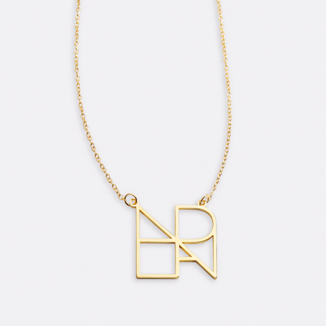Collana con nome e monogramma minimalista