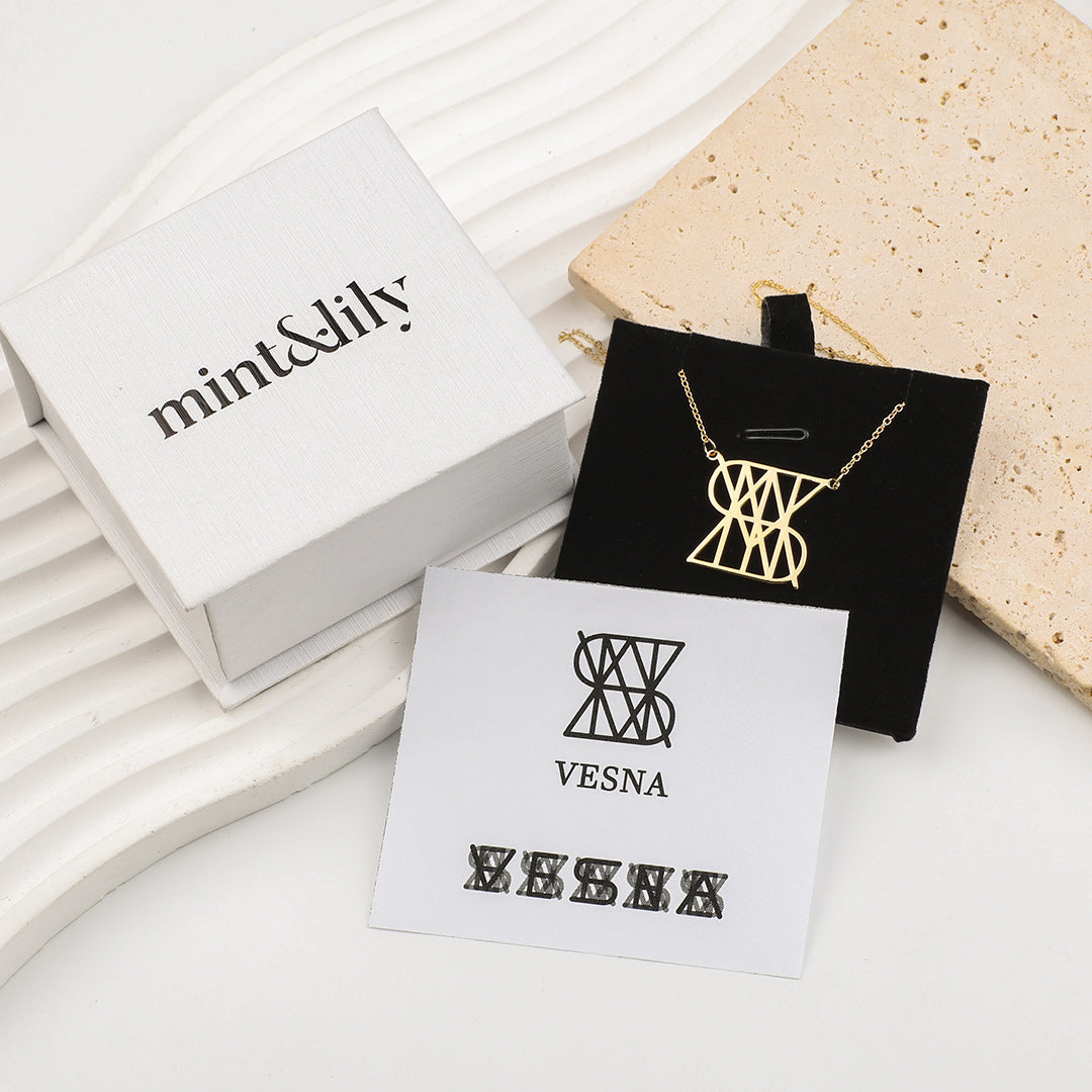 Collana con nome e monogramma minimalista