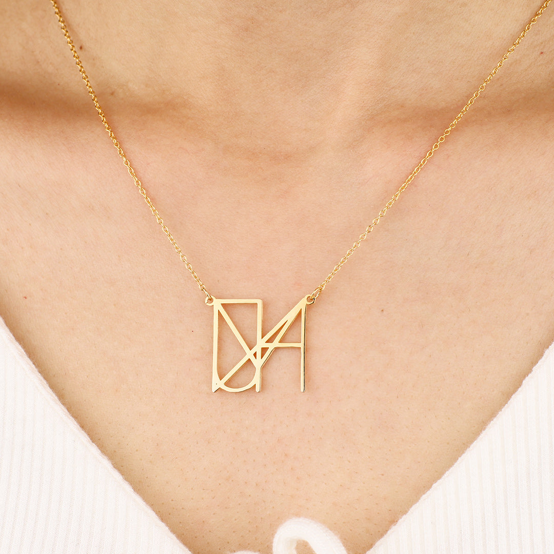 Collana con nome e monogramma minimalista