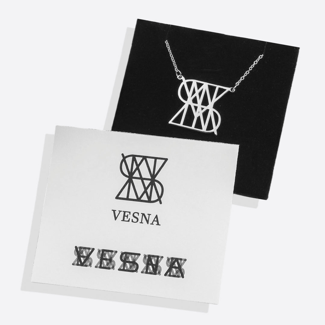 Collana con nome e monogramma minimalista