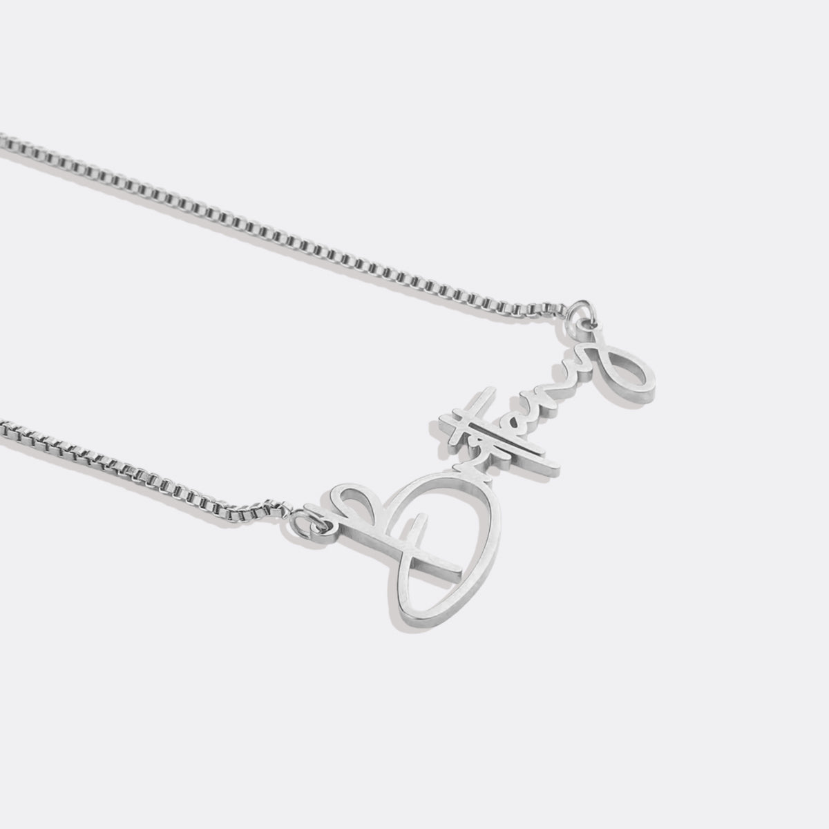 Collar con nombre moderno