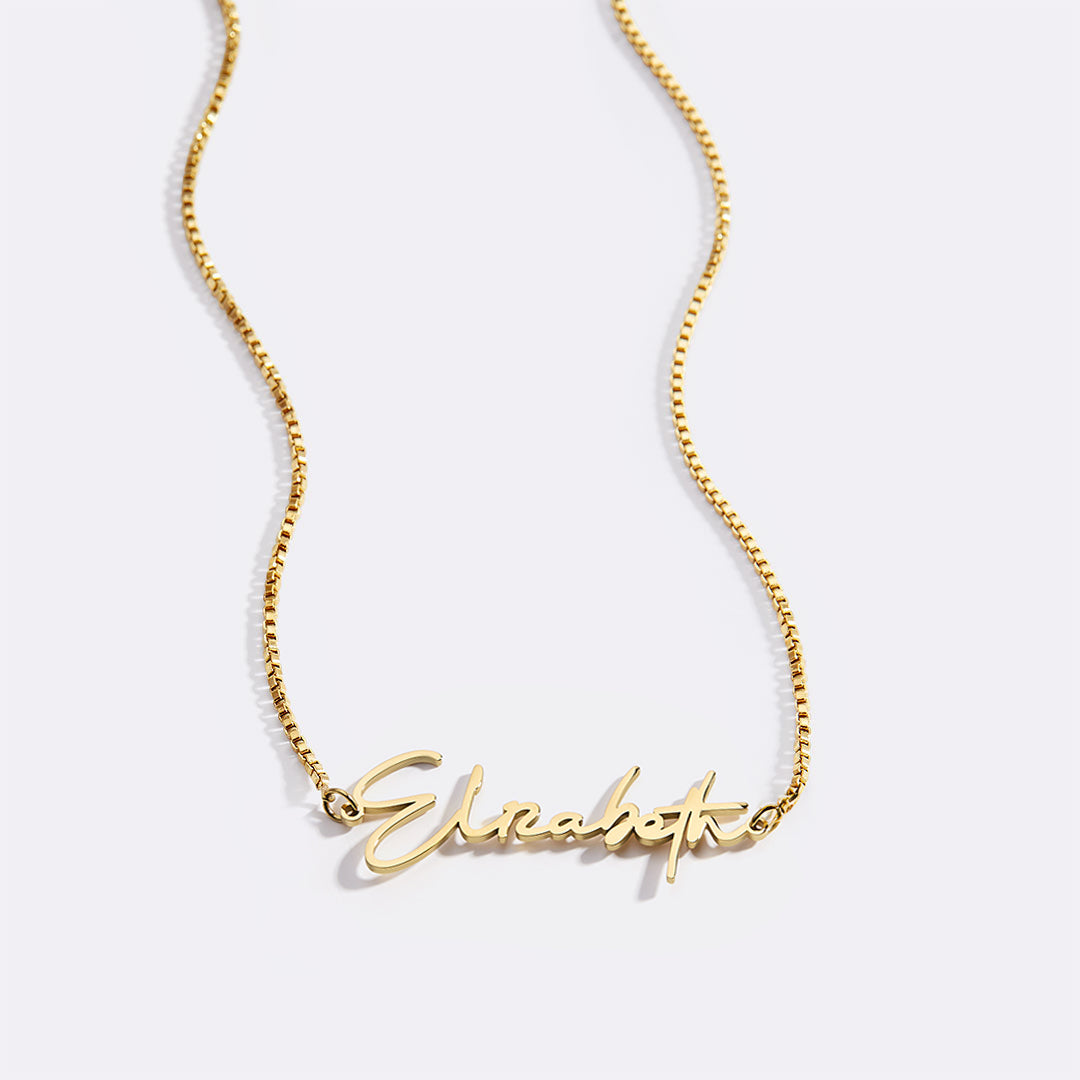 Collar con nombre moderno