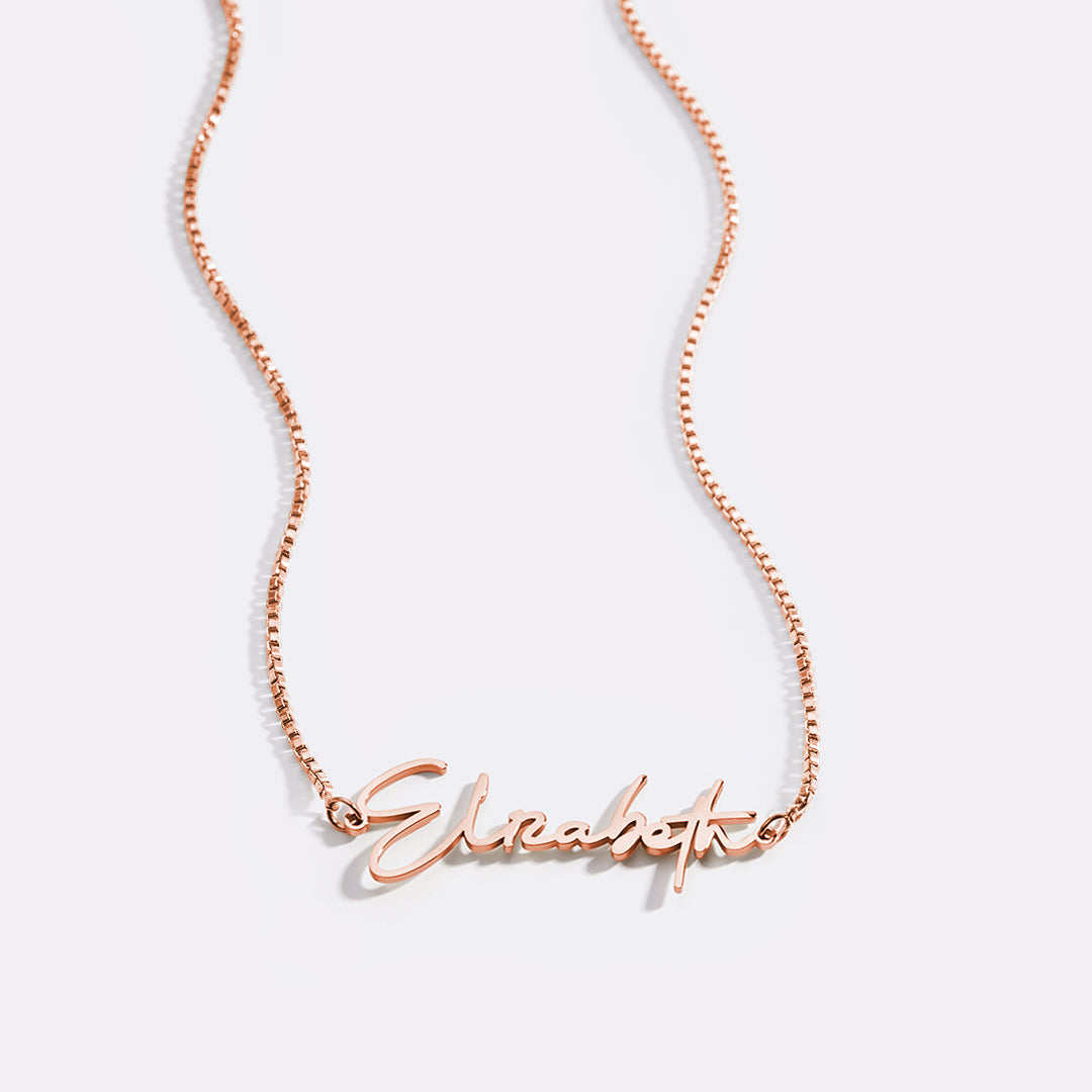 Collar con nombre moderno