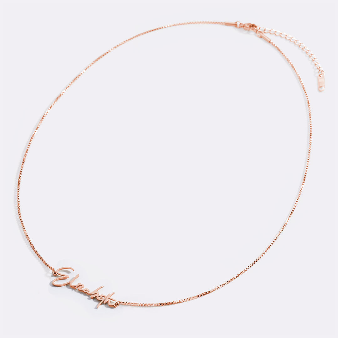 Collar con nombre moderno