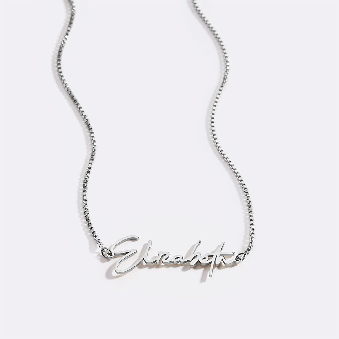 Collar con nombre moderno