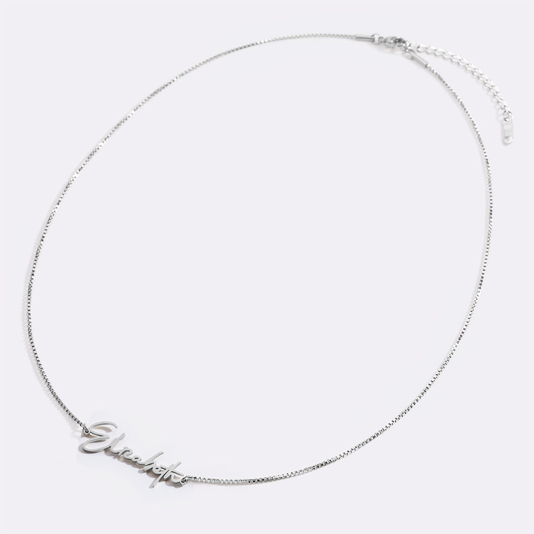 Collar con nombre moderno