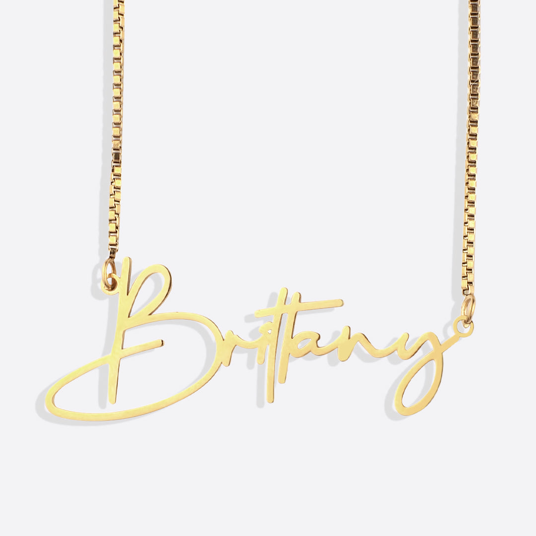 Collar con nombre moderno