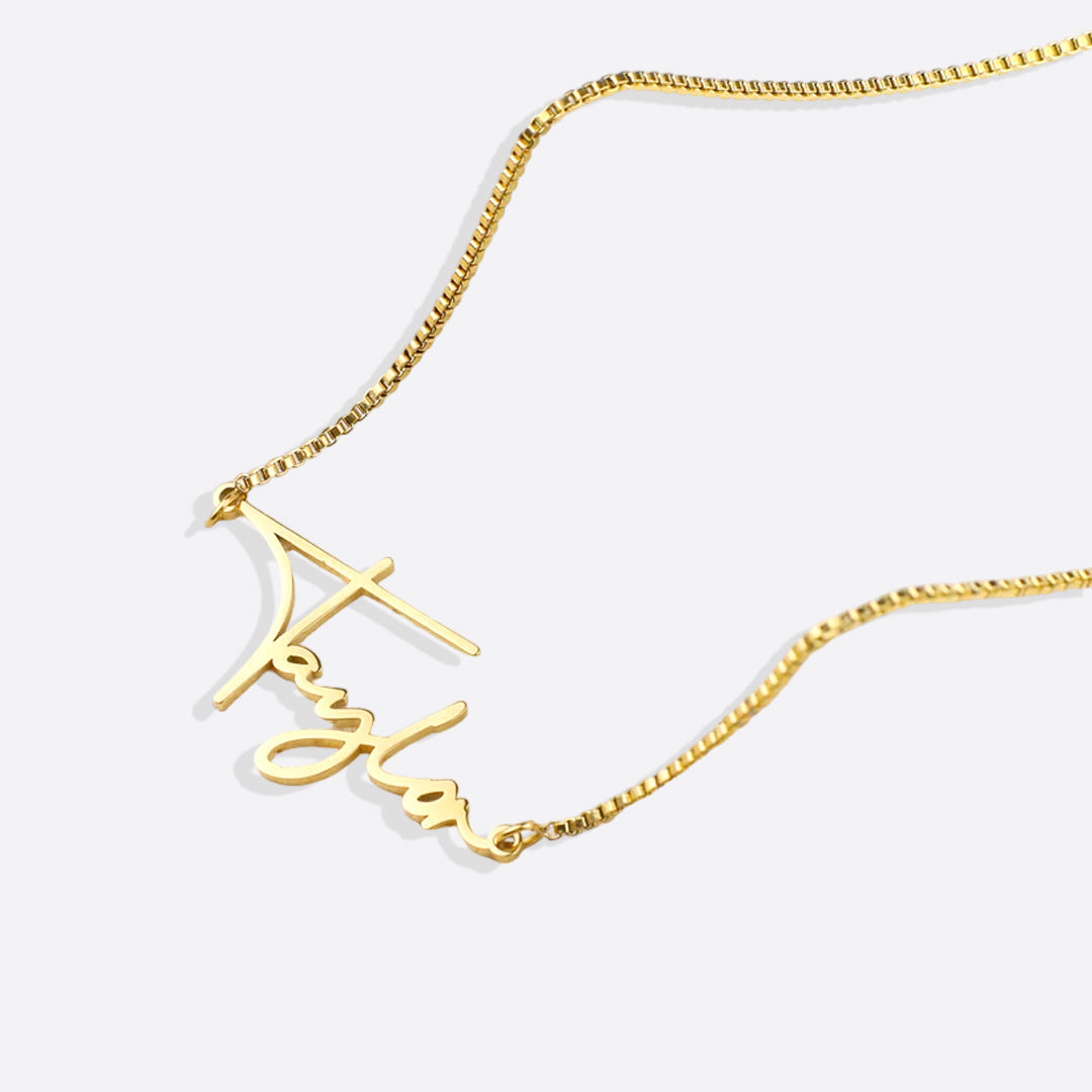 Collar con nombre moderno