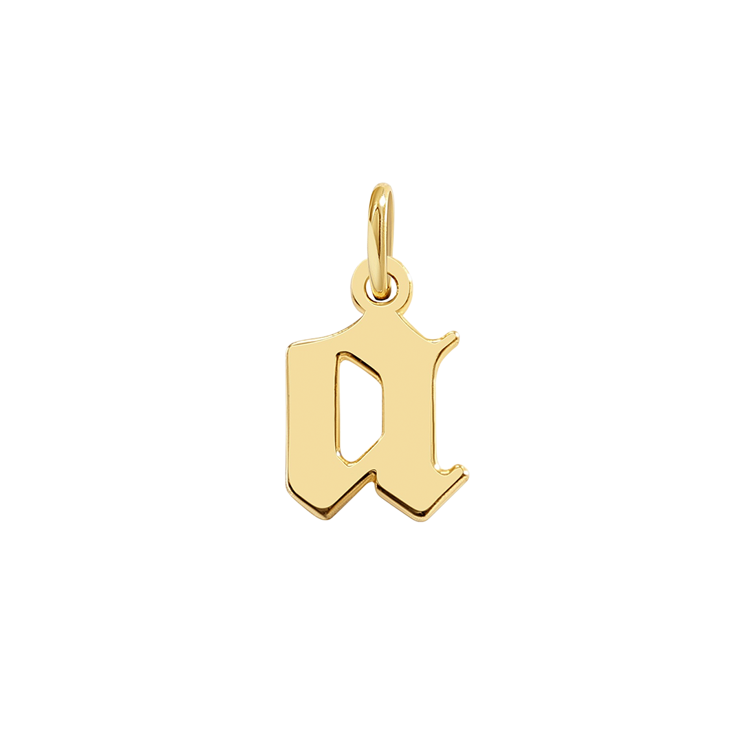 Charm con letra estilo Old English