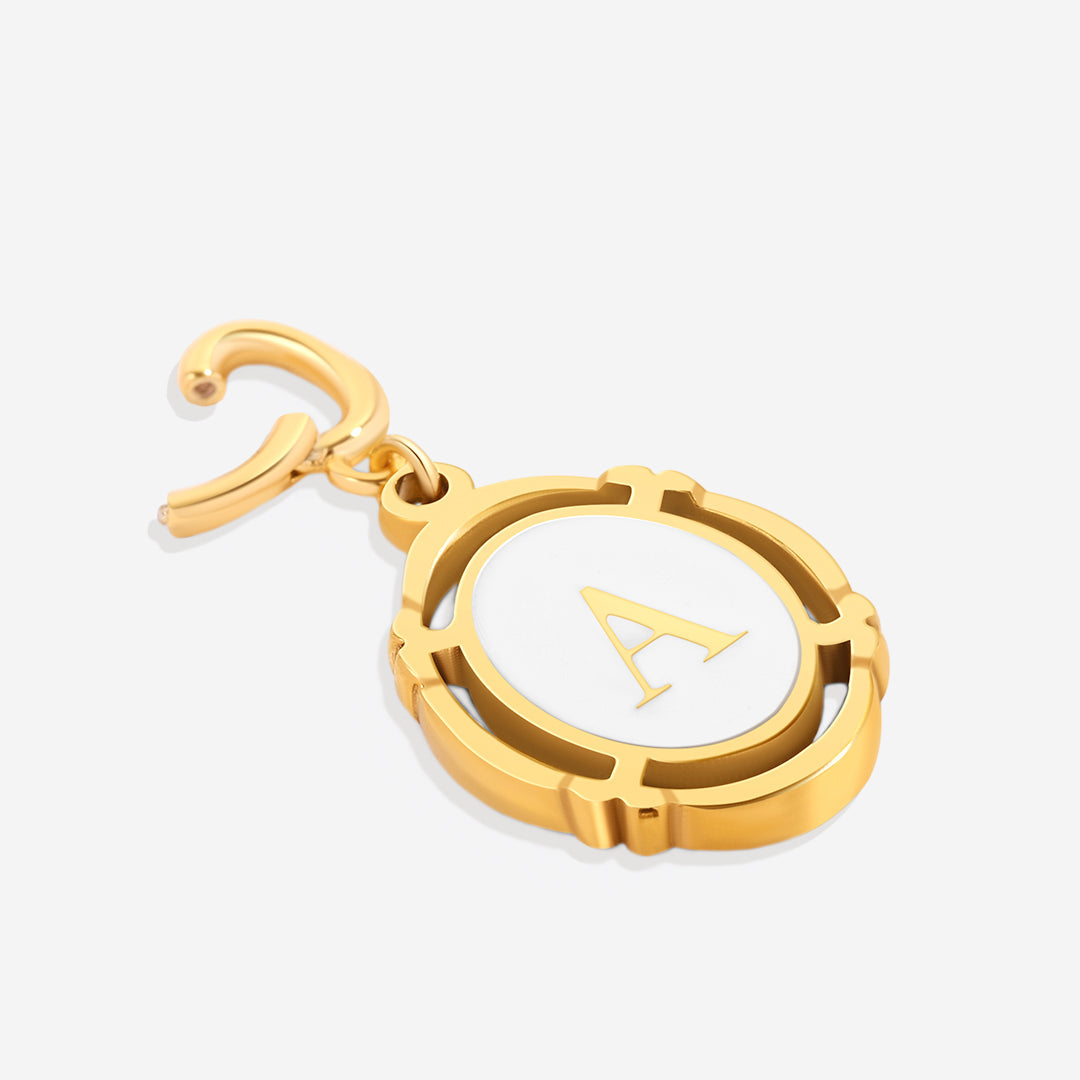 Charm vintage con inicial PJULAN