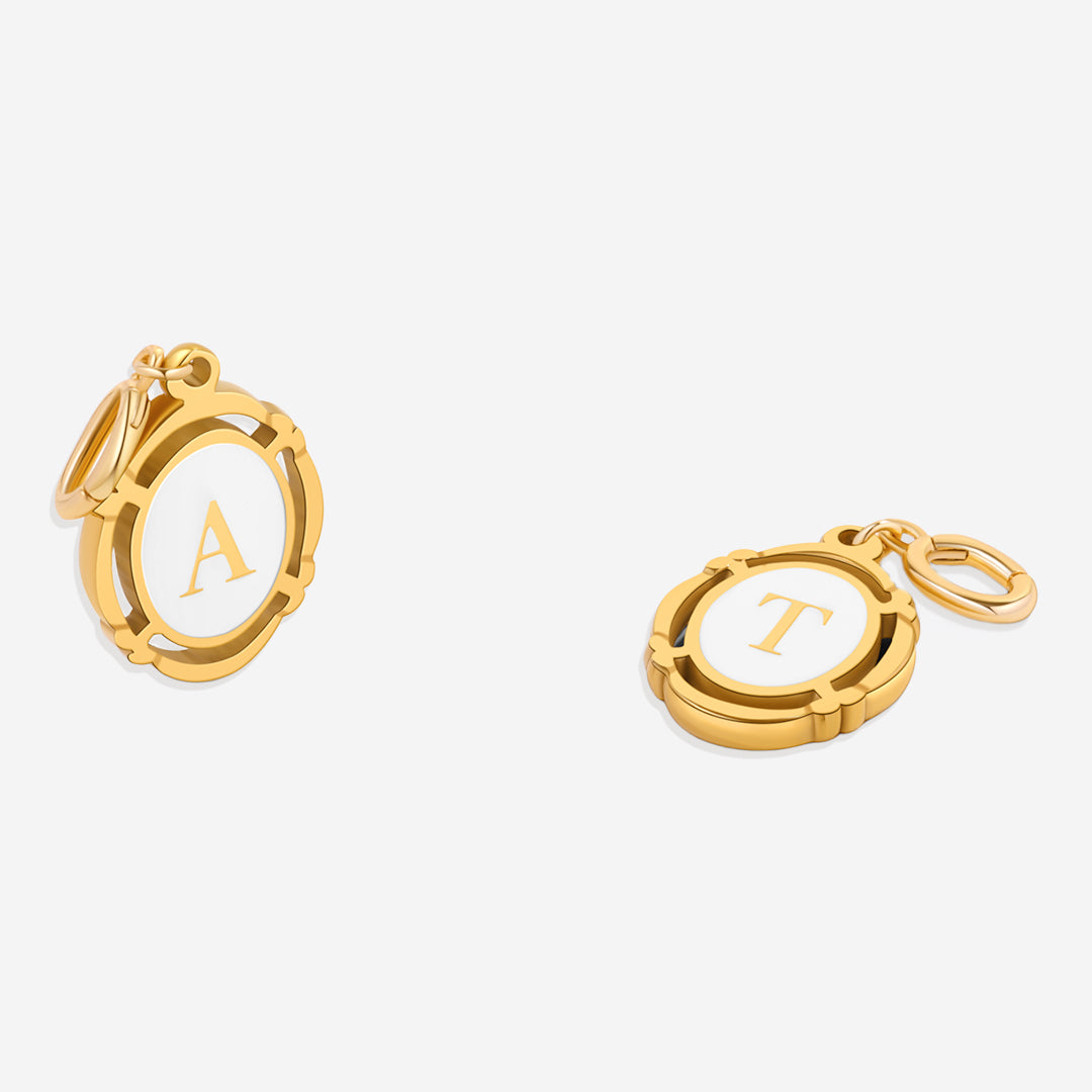 Charm vintage con inicial PJULAN