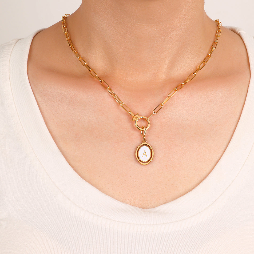 Charm vintage con inicial PJULAN