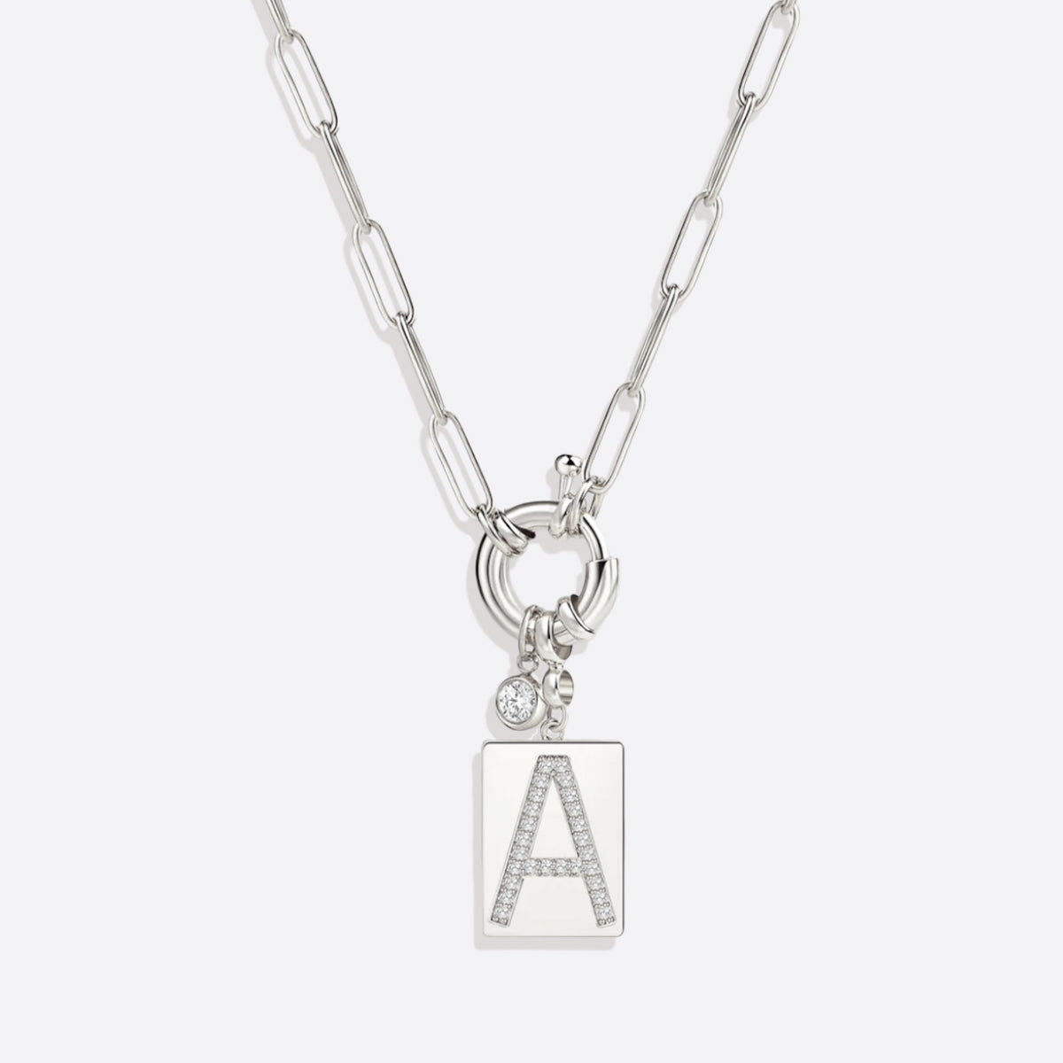 Collar con colgante de inicial pavé y cadena con clip