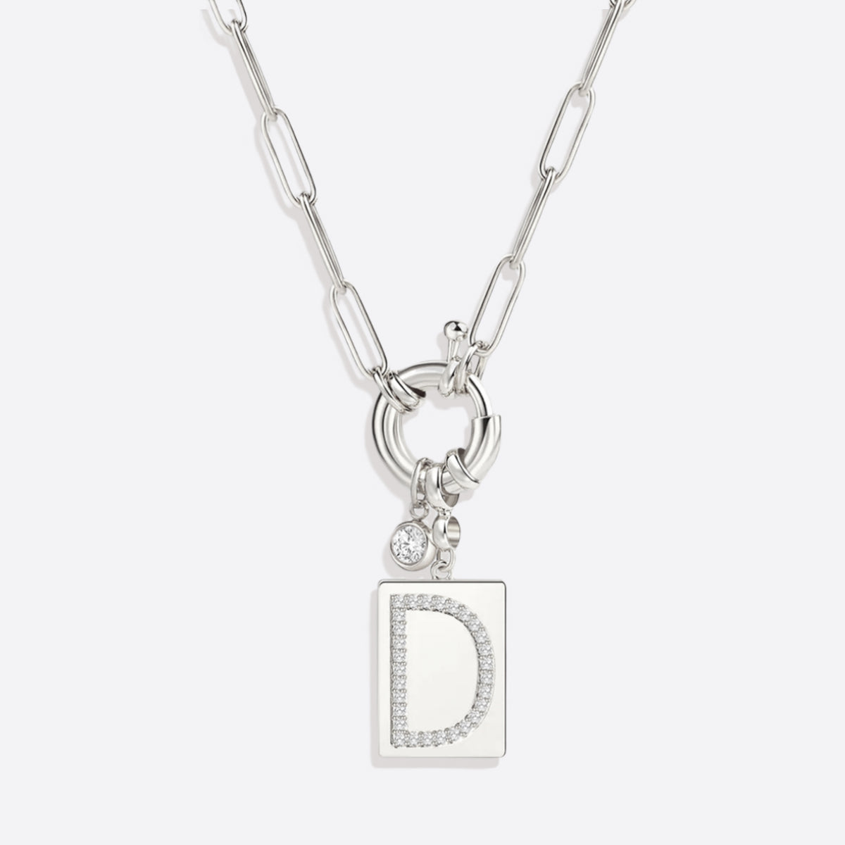 Collar con colgante de inicial pavé y cadena con clip