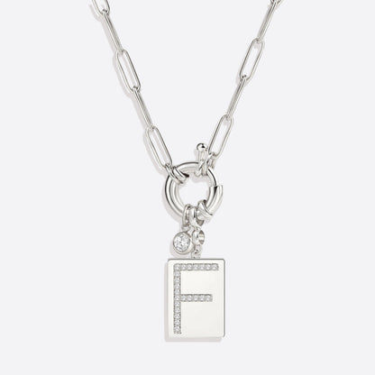 Collar con colgante de inicial pavé y cadena con clip
