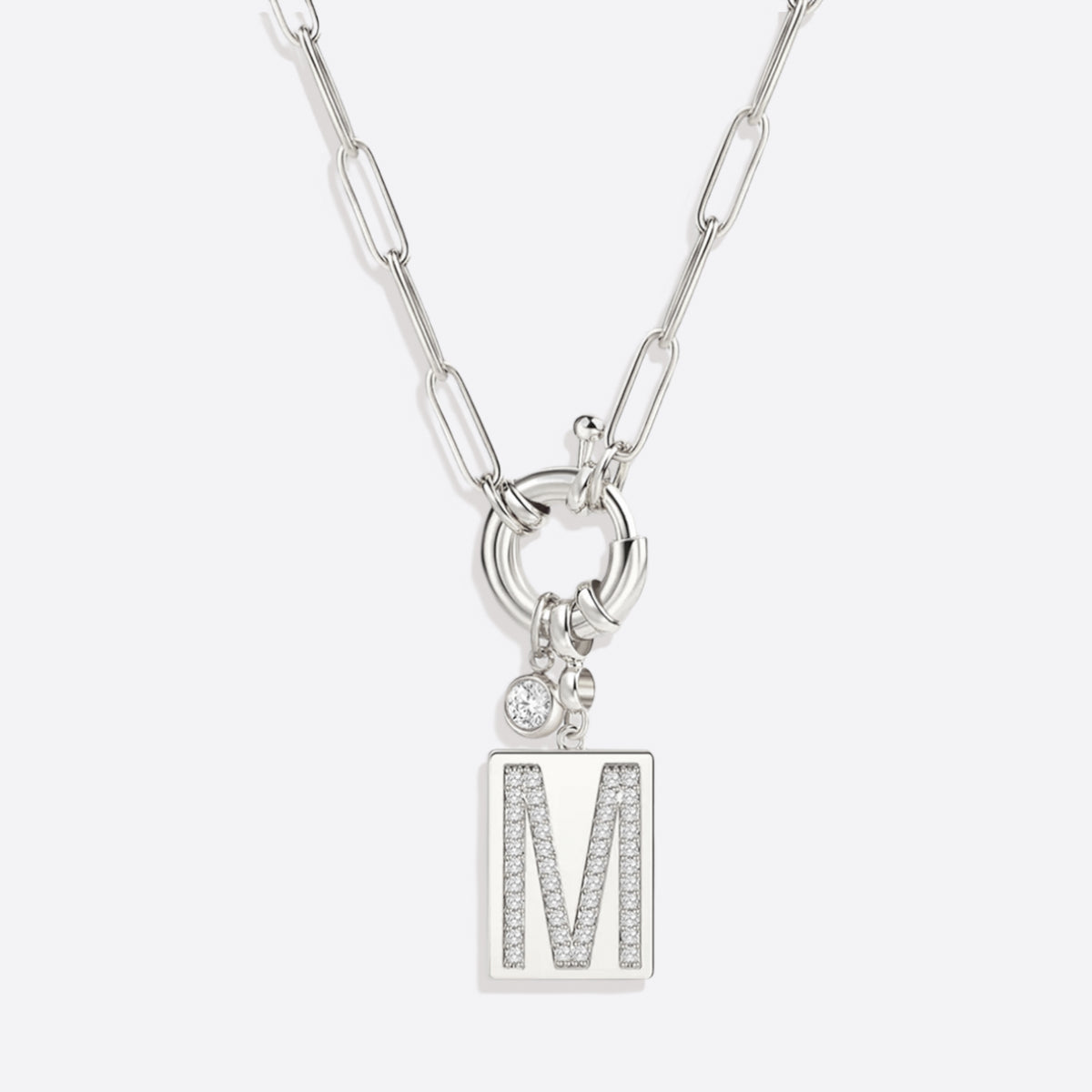 Collar con colgante de inicial pavé y cadena con clip