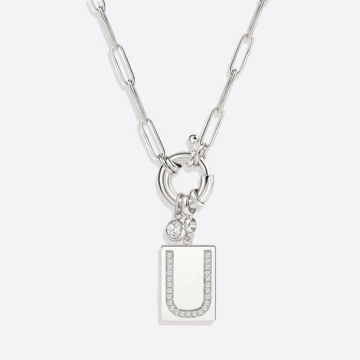 Collar con colgante de inicial pavé y cadena con clip