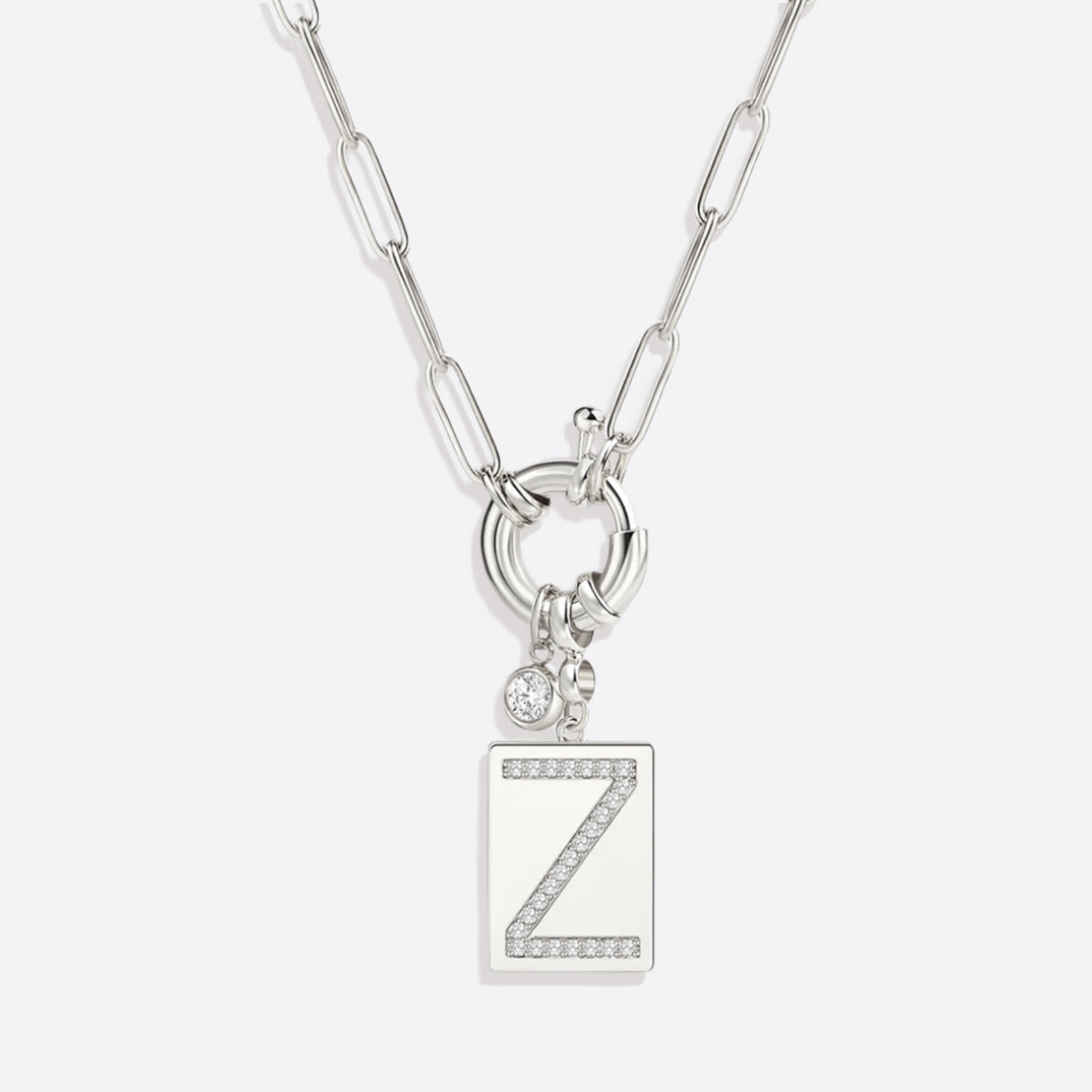 Collar con colgante de inicial pavé y cadena con clip