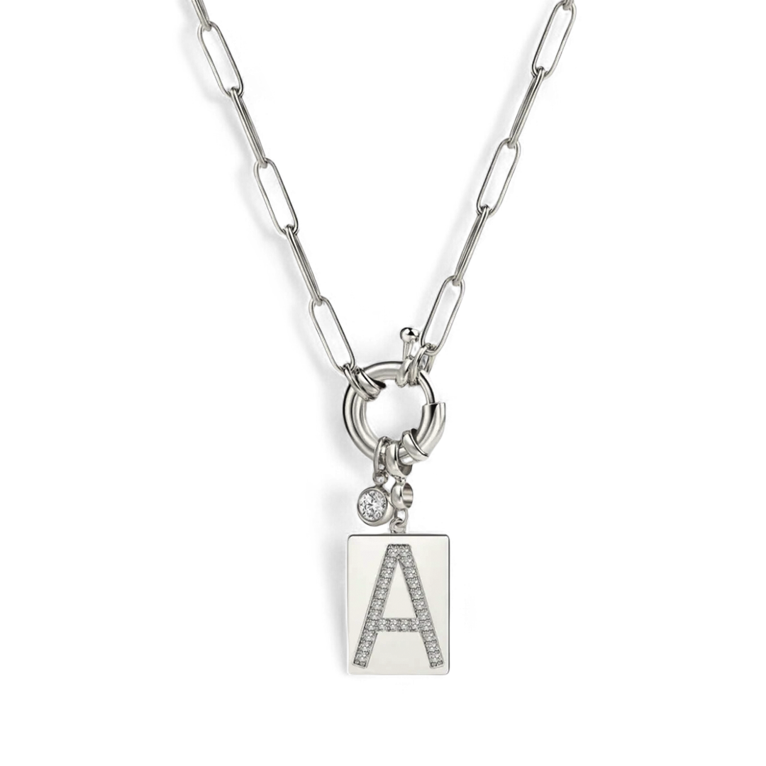 Collar con colgante de iniciales y cadena de clip