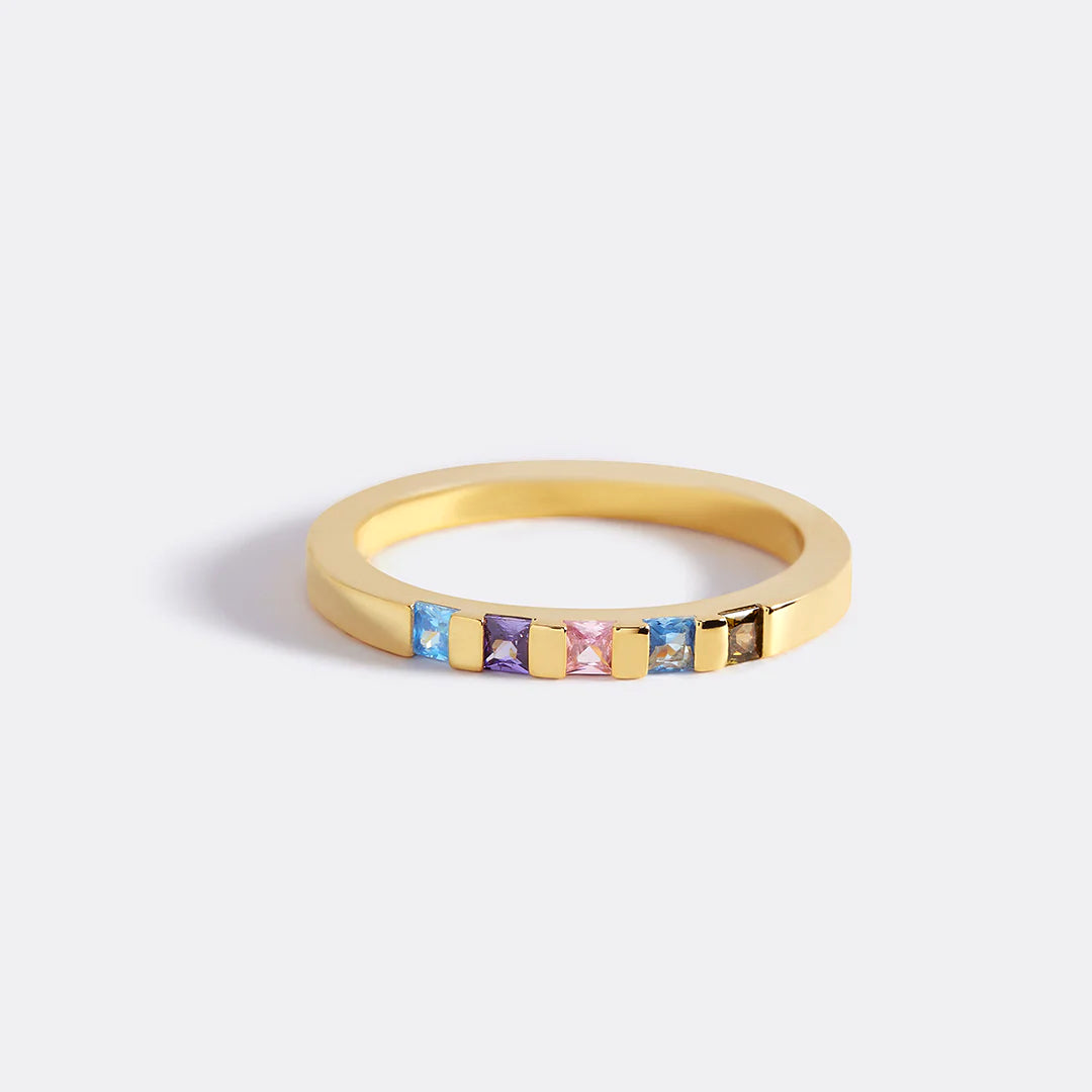 Anillo con piedras de nacimiento talla princesa