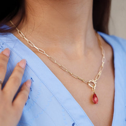 Charm de lágrima con piedra de nacimiento