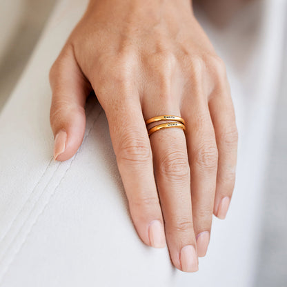 Anillo fino apilable personalizado con nombre