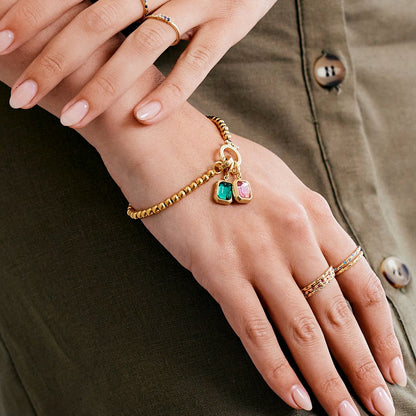 Charm con piedra de nacimiento talla baguette