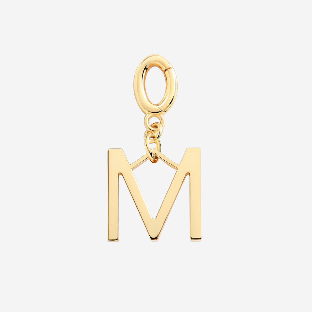 Charm minimalista con inicial