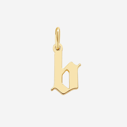 Charm con letra estilo Old English