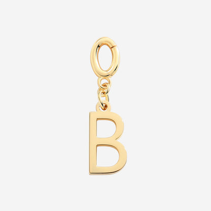 Charm minimalista con inicial