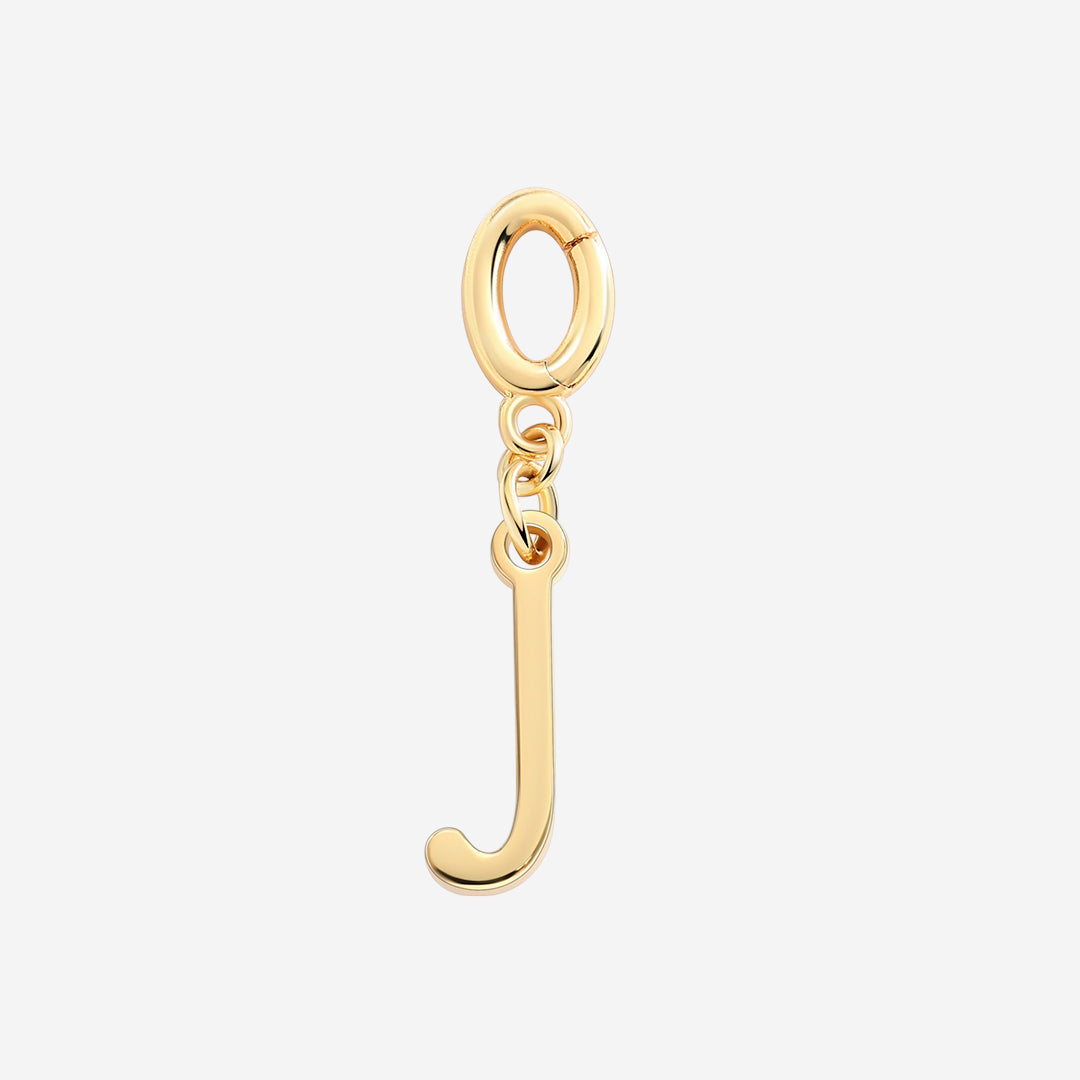 Charm minimalista con inicial