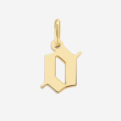 Charm con letra estilo Old English