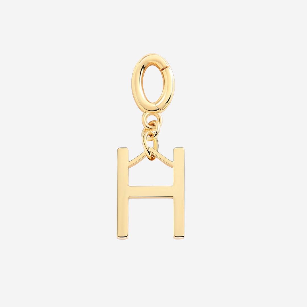 Charm minimalista con inicial