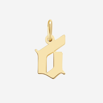 Charm con letra estilo Old English