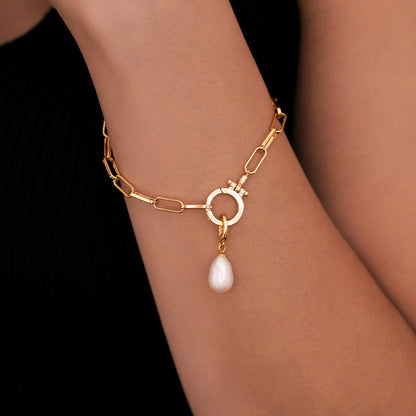 Charm de perla natural en forma de lágrima