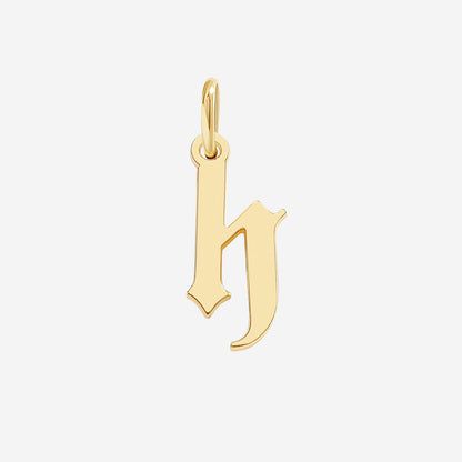 Charm con letra estilo Old English