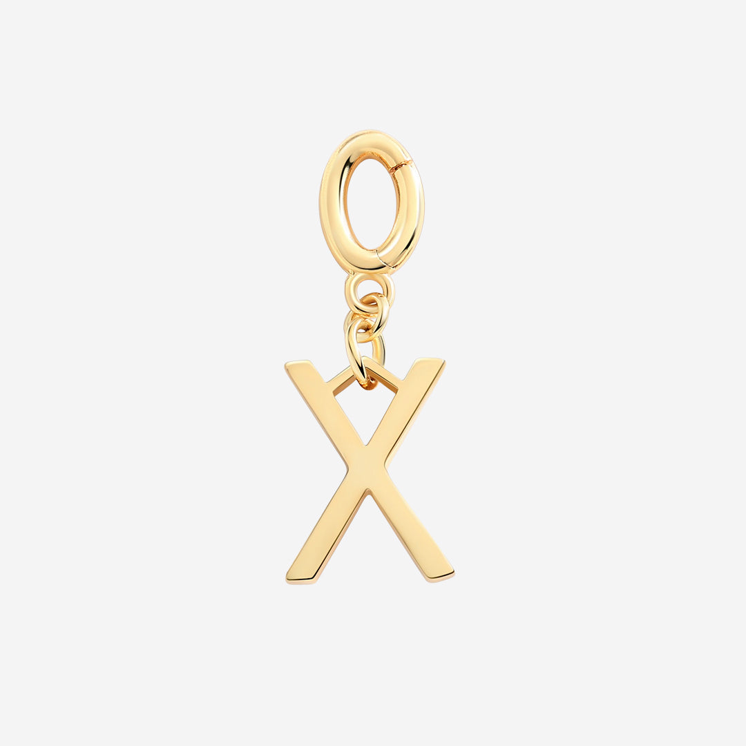 Charm minimalista con inicial