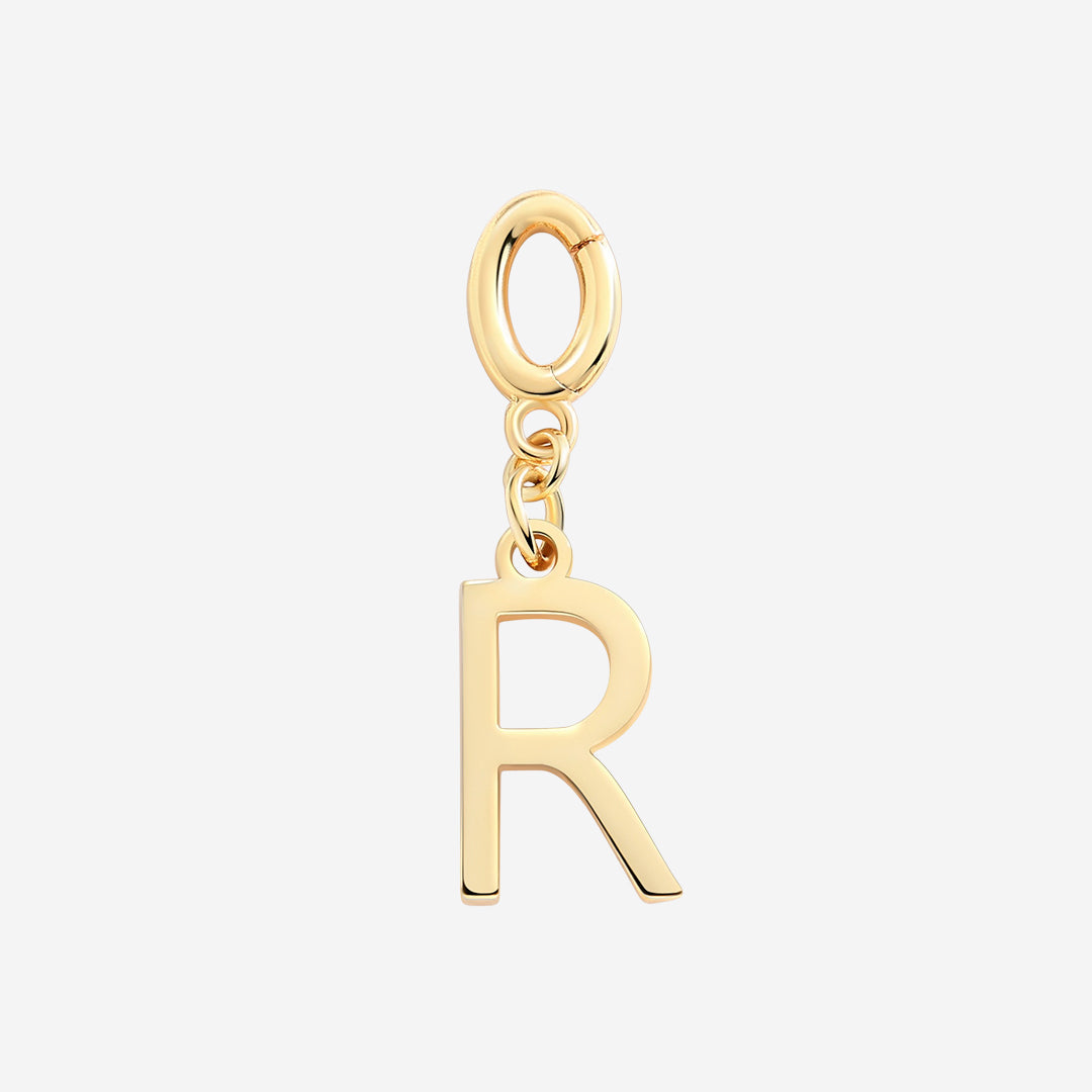 Charm minimalista con inicial